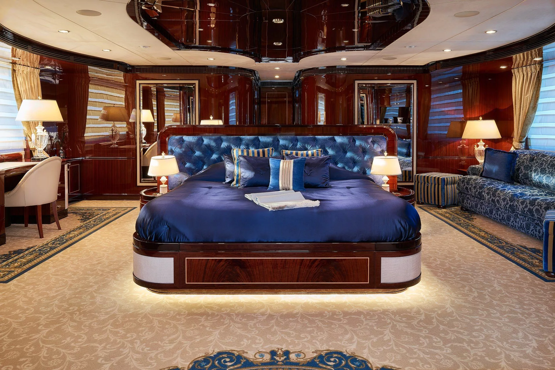 https://dev-api.arconyachts.com/storage/media/25582/conversions/614_2849575708-optimize.webp