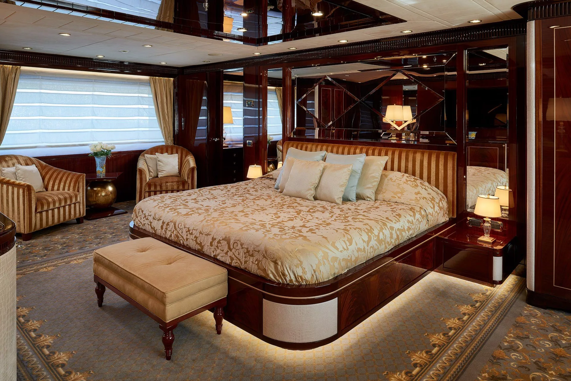 https://dev-api.arconyachts.com/storage/media/25592/conversions/614_7169863056-optimize.webp