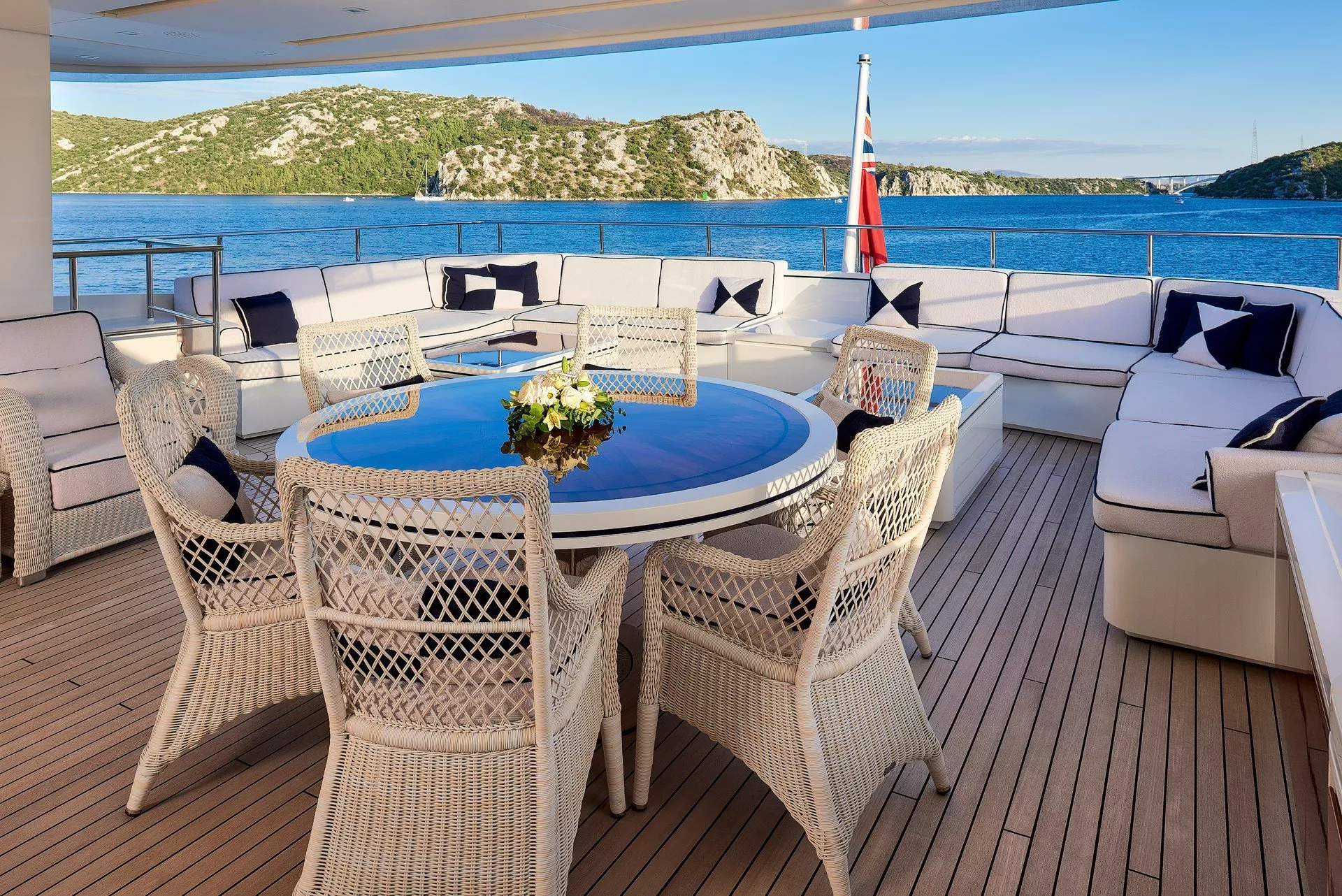 https://dev-api.arconyachts.com/storage/media/25593/conversions/614_6646870702-optimize.webp