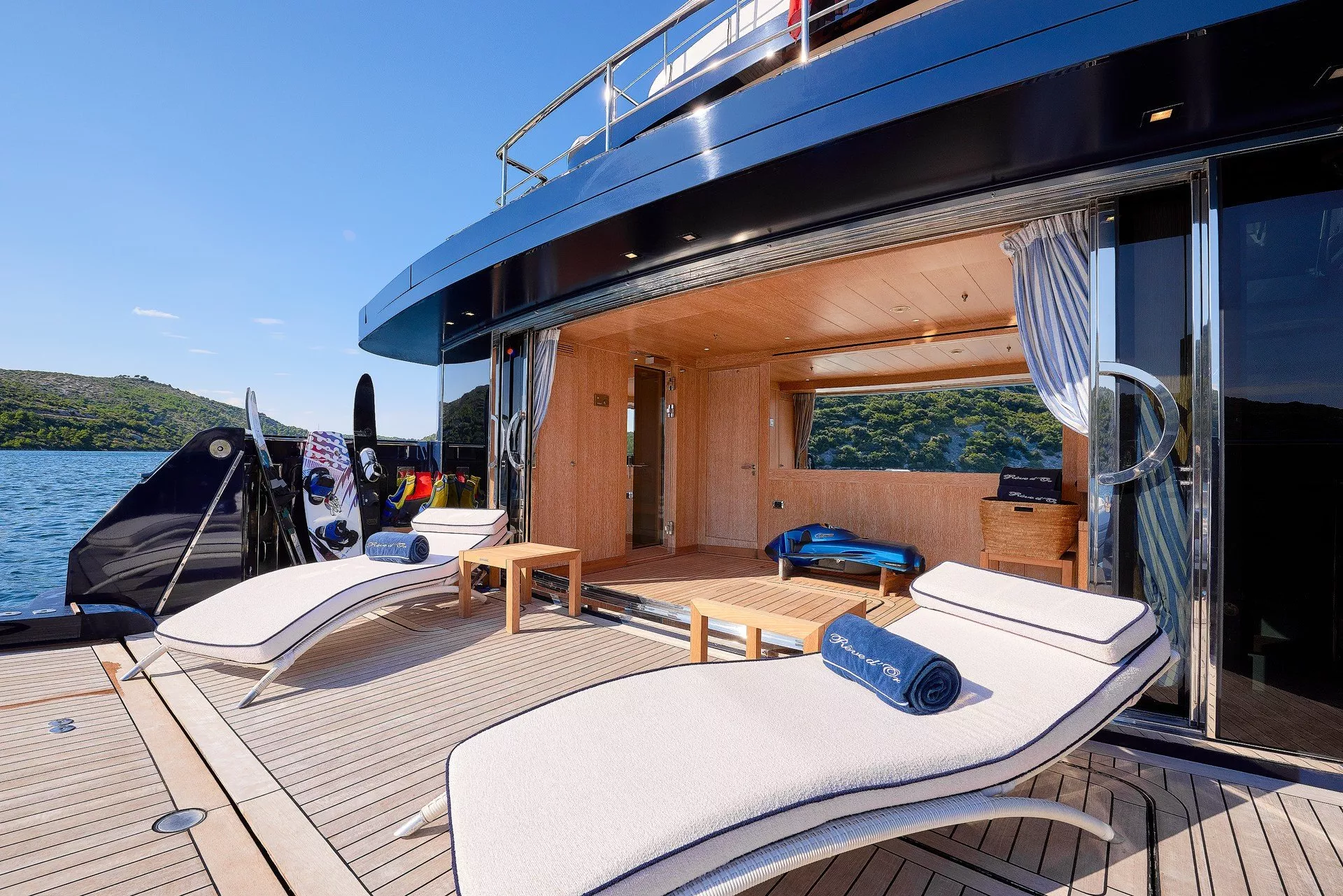 https://dev-api.arconyachts.com/storage/media/25599/conversions/614_0239398973-optimize.webp