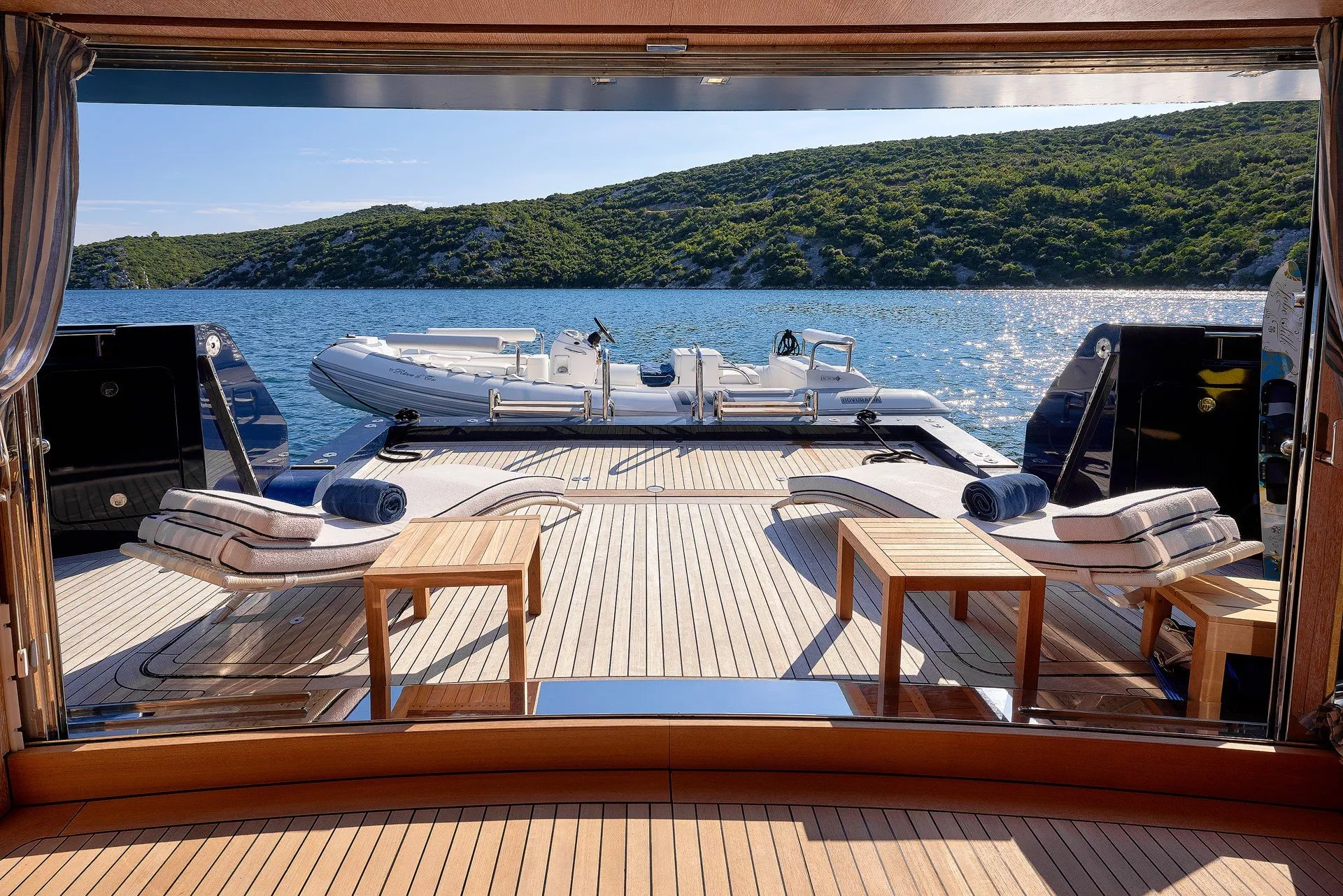 https://dev-api.arconyachts.com/storage/media/25600/conversions/614_2608557593-optimize.webp