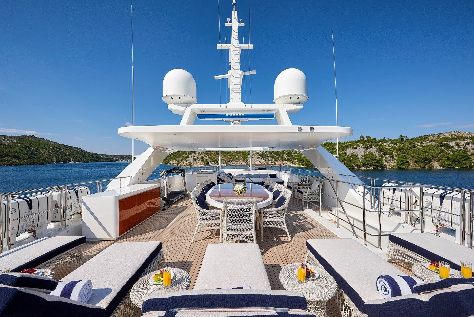 https://dev-api.arconyachts.com/storage/media/25601/conversions/614_1455327844-optimize.webp