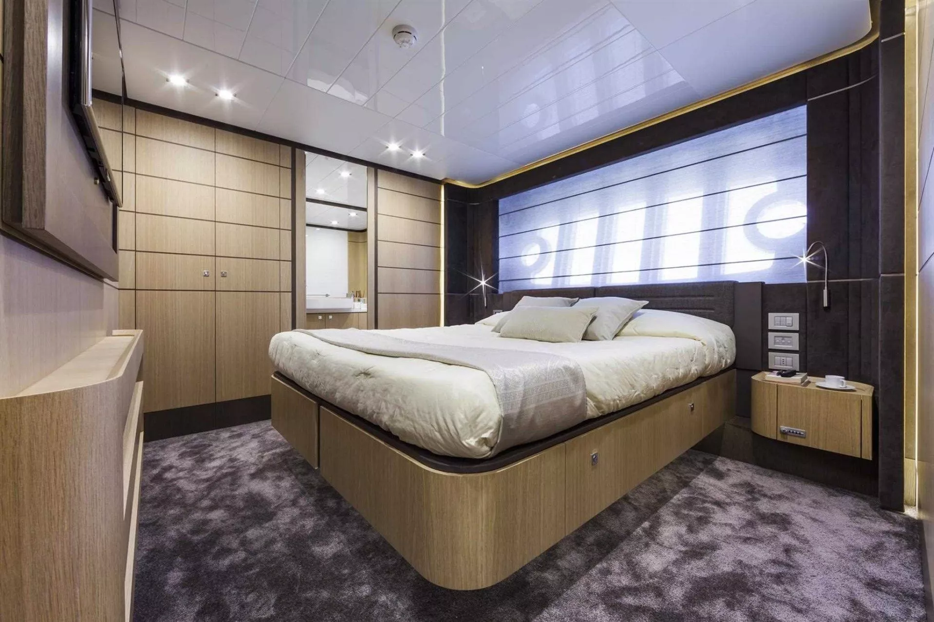 https://dev-api.arconyachts.com/storage/media/25611/conversions/613_7700970232-optimize.webp