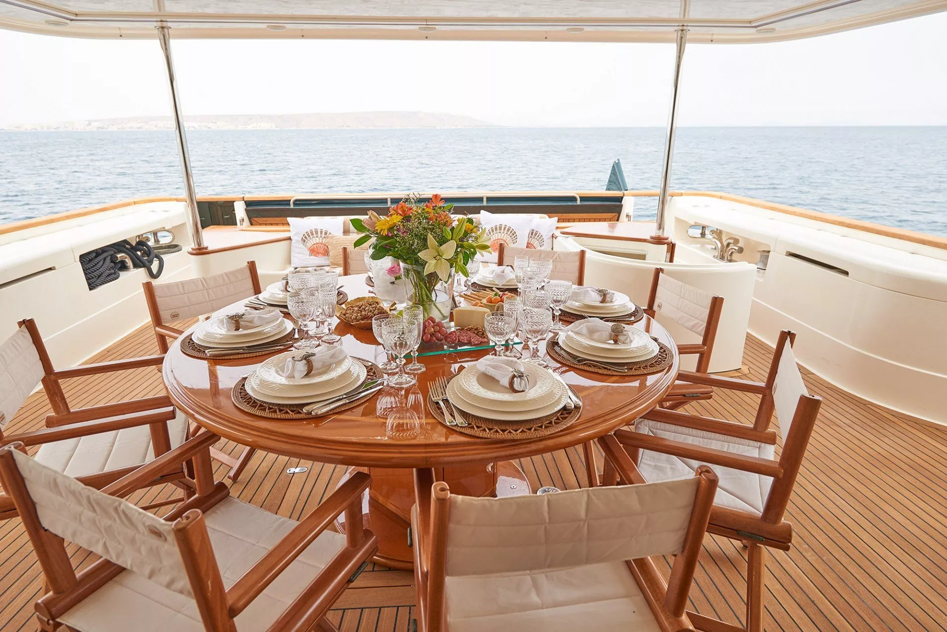https://dev-api.arconyachts.com/storage/media/25617/conversions/612_0599928894-optimize.webp