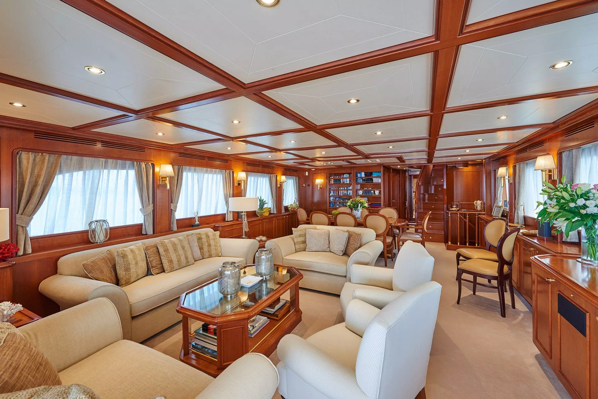 https://dev-api.arconyachts.com/storage/media/25619/conversions/612_4786790262-optimize.webp