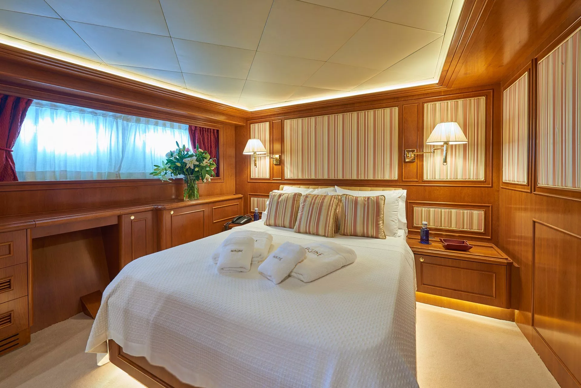 https://dev-api.arconyachts.com/storage/media/25626/conversions/612_6004745452-optimize.webp