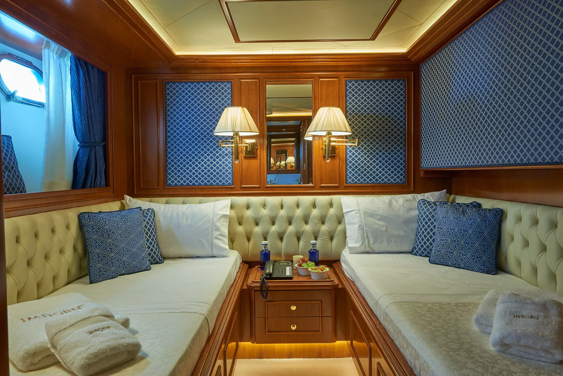 https://dev-api.arconyachts.com/storage/media/25629/conversions/612_3416561177-optimize.webp