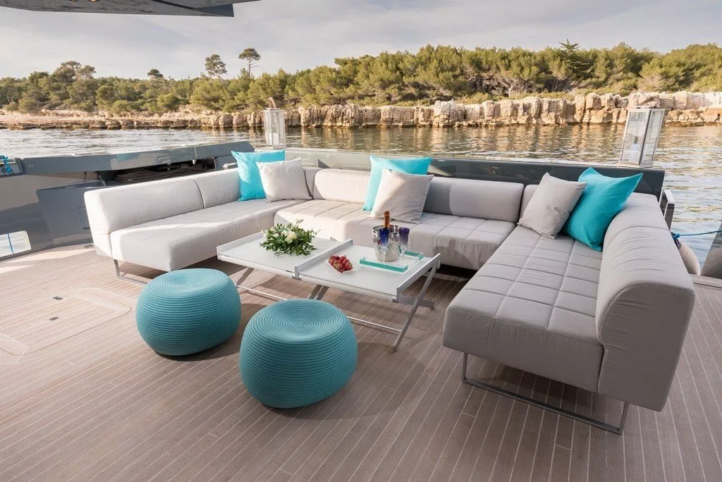 https://dev-api.arconyachts.com/storage/media/25653/conversions/610_4378875178-optimize.webp