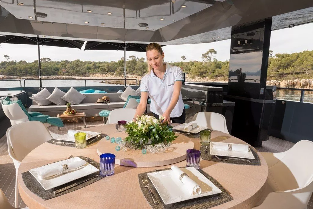 https://dev-api.arconyachts.com/storage/media/25655/conversions/610_5394001214-optimize.webp