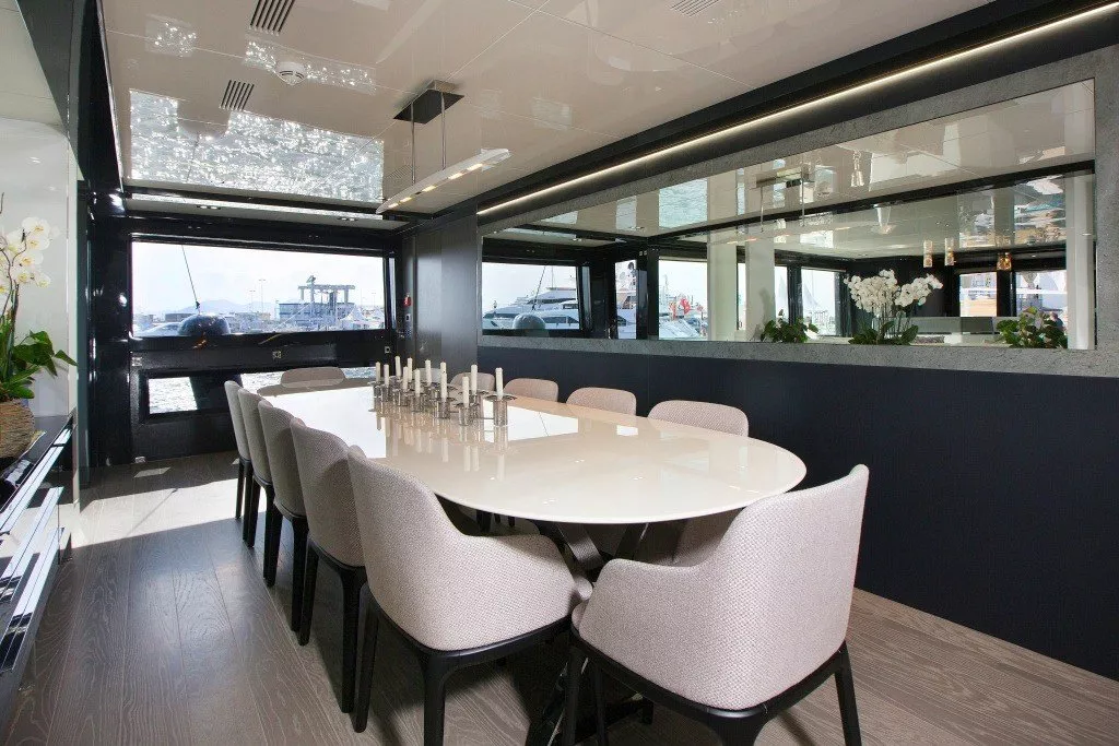 https://dev-api.arconyachts.com/storage/media/25656/conversions/610_3690614918-optimize.webp
