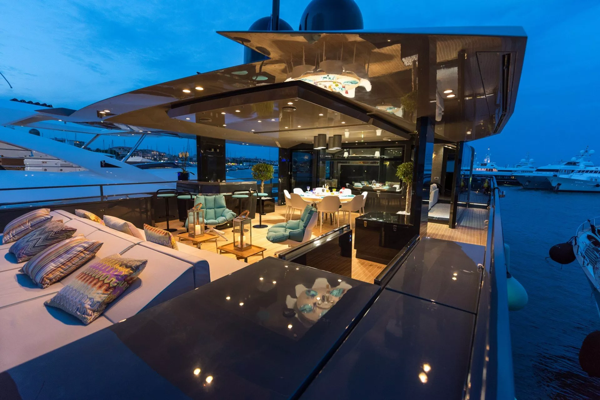 https://dev-api.arconyachts.com/storage/media/25665/conversions/610_2692787177-optimize.webp