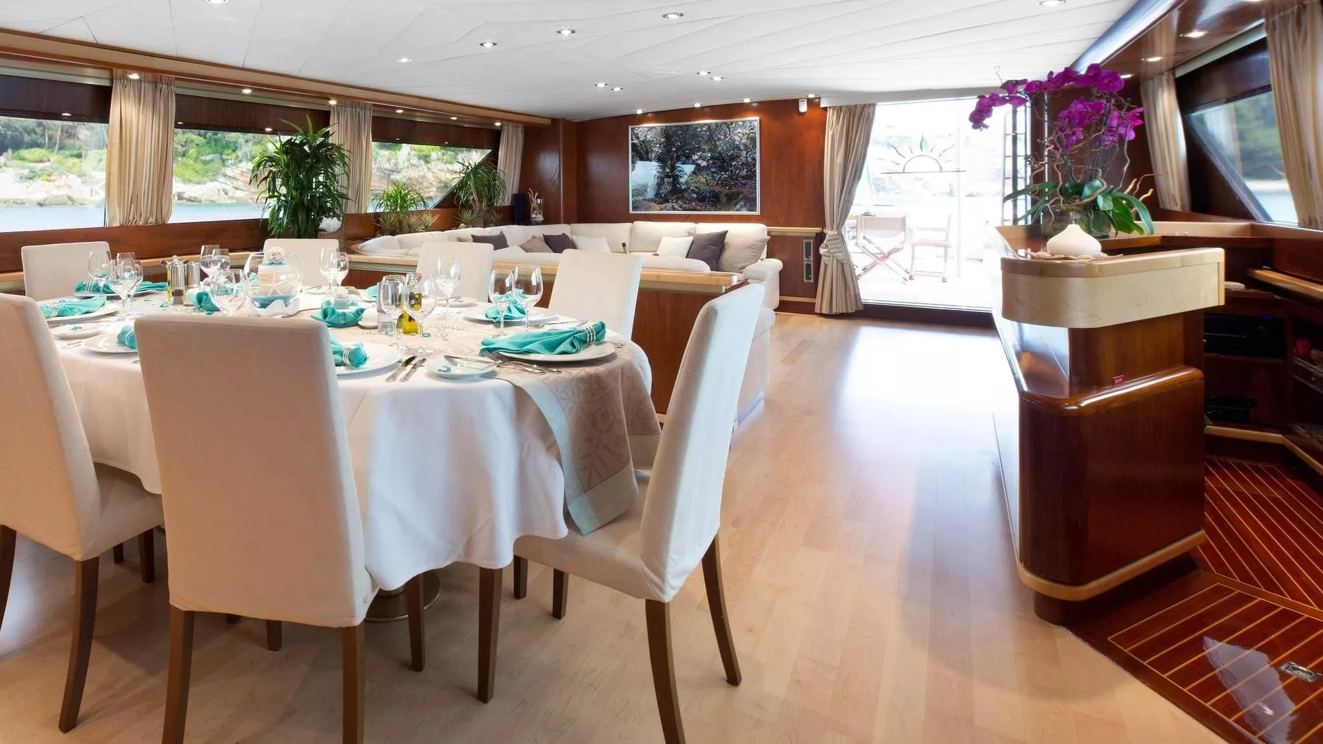 https://dev-api.arconyachts.com/storage/media/25671/conversions/609_3425056120-optimize.webp