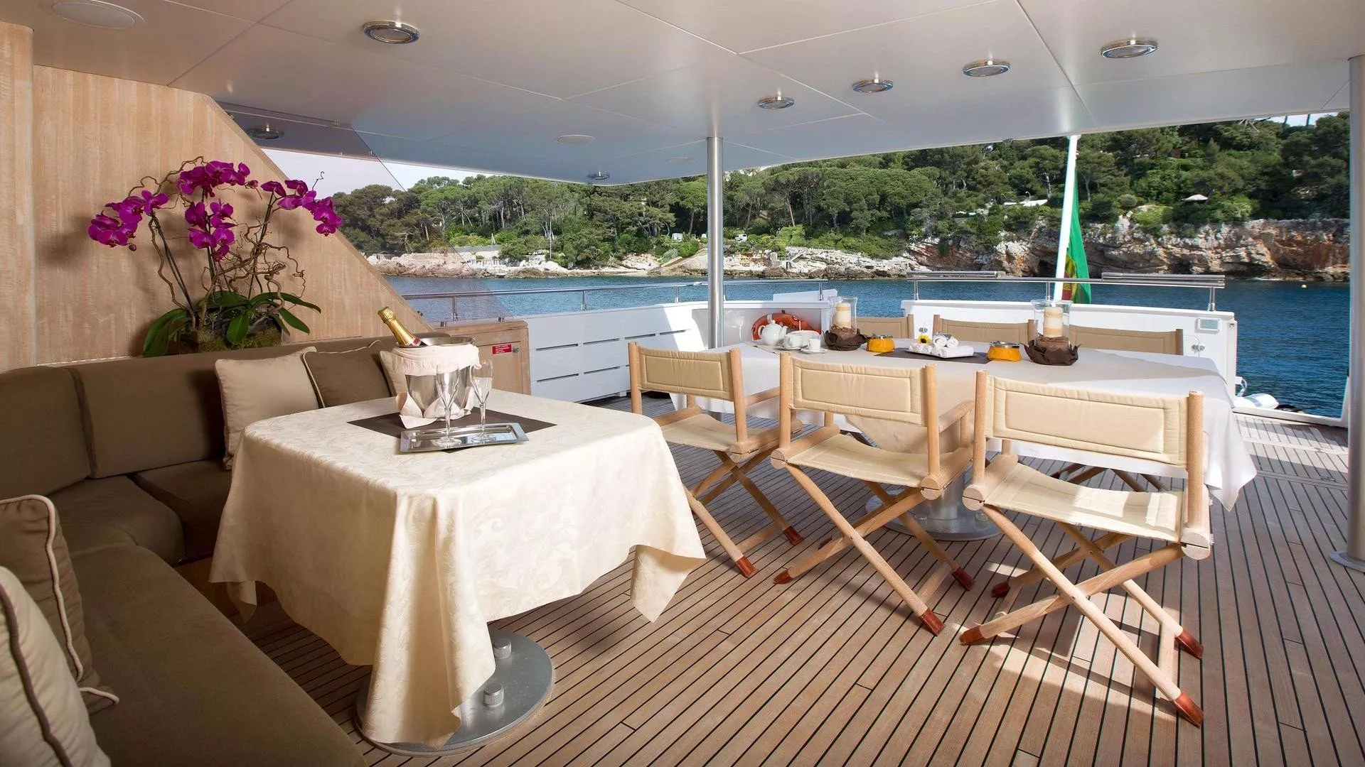 https://dev-api.arconyachts.com/storage/media/25673/conversions/609_3764700765-optimize.webp