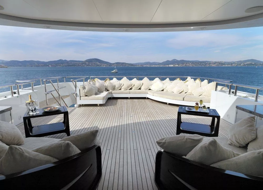 https://dev-api.arconyachts.com/storage/media/25694/conversions/605_0501484345-optimize.webp