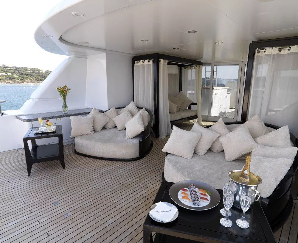 https://dev-api.arconyachts.com/storage/media/25696/conversions/605_6108291681-optimize.webp