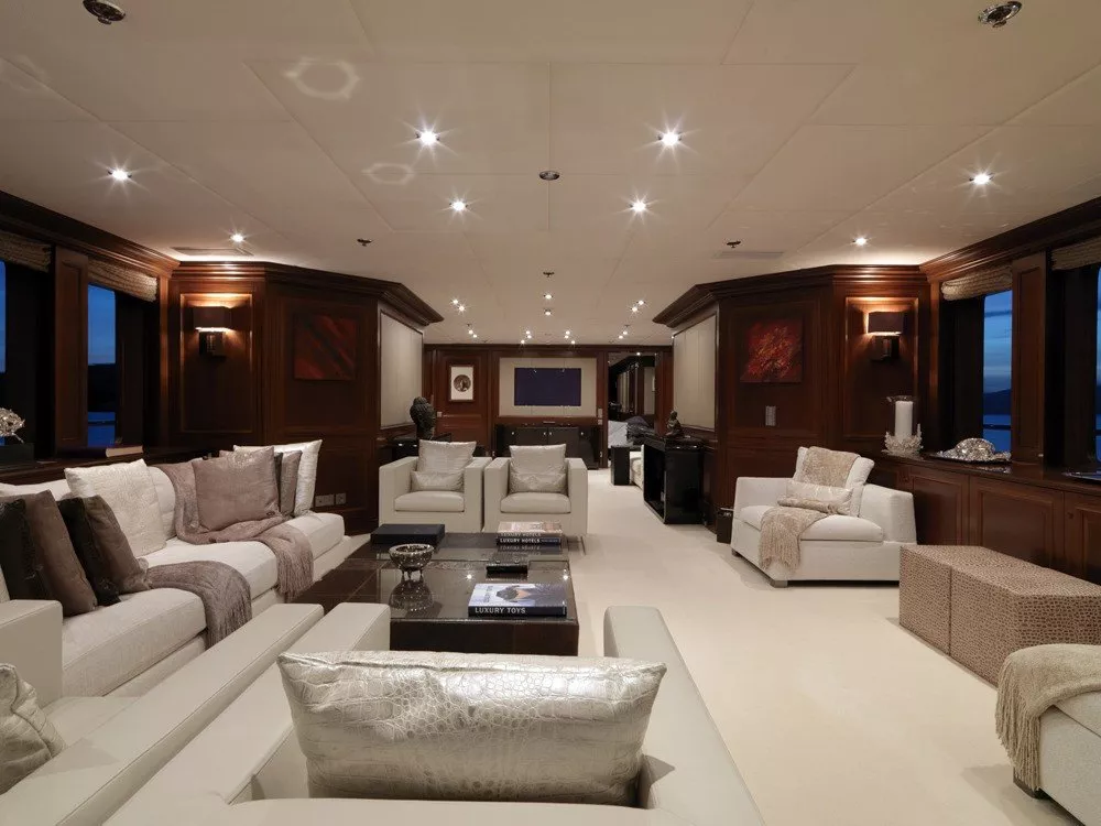https://dev-api.arconyachts.com/storage/media/25698/conversions/605_6956391990-optimize.webp