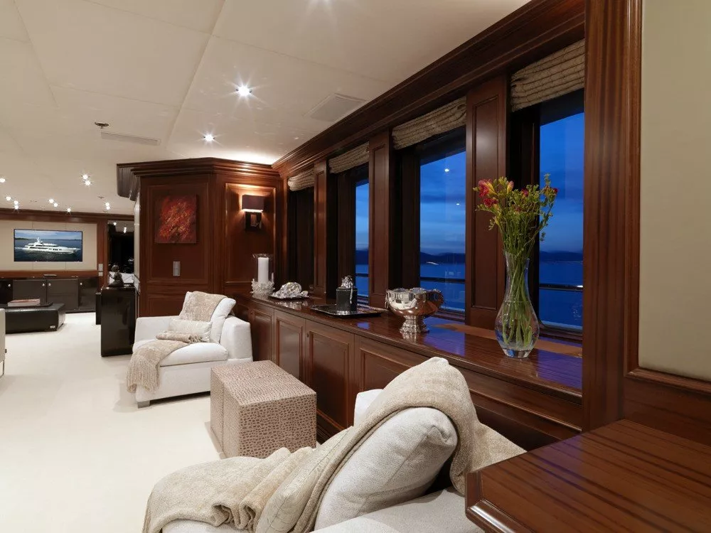 https://dev-api.arconyachts.com/storage/media/25699/conversions/605_6498818928-optimize.webp