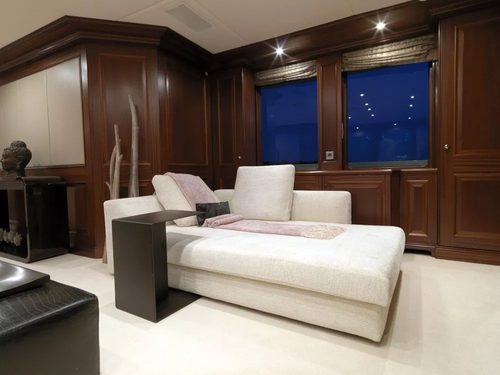 https://dev-api.arconyachts.com/storage/media/25700/conversions/605_8803352737-optimize.webp