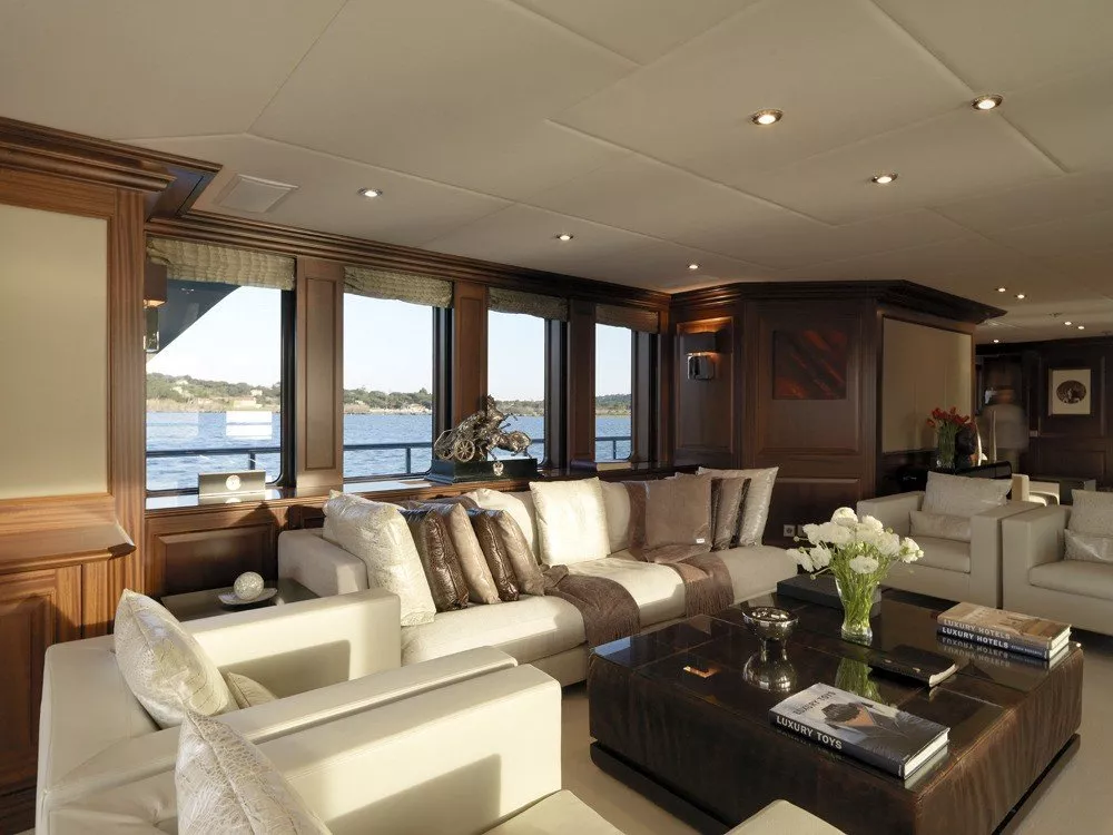 https://dev-api.arconyachts.com/storage/media/25701/conversions/605_2819919037-optimize.webp