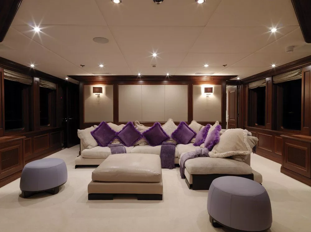 https://dev-api.arconyachts.com/storage/media/25705/conversions/605_3788633008-optimize.webp