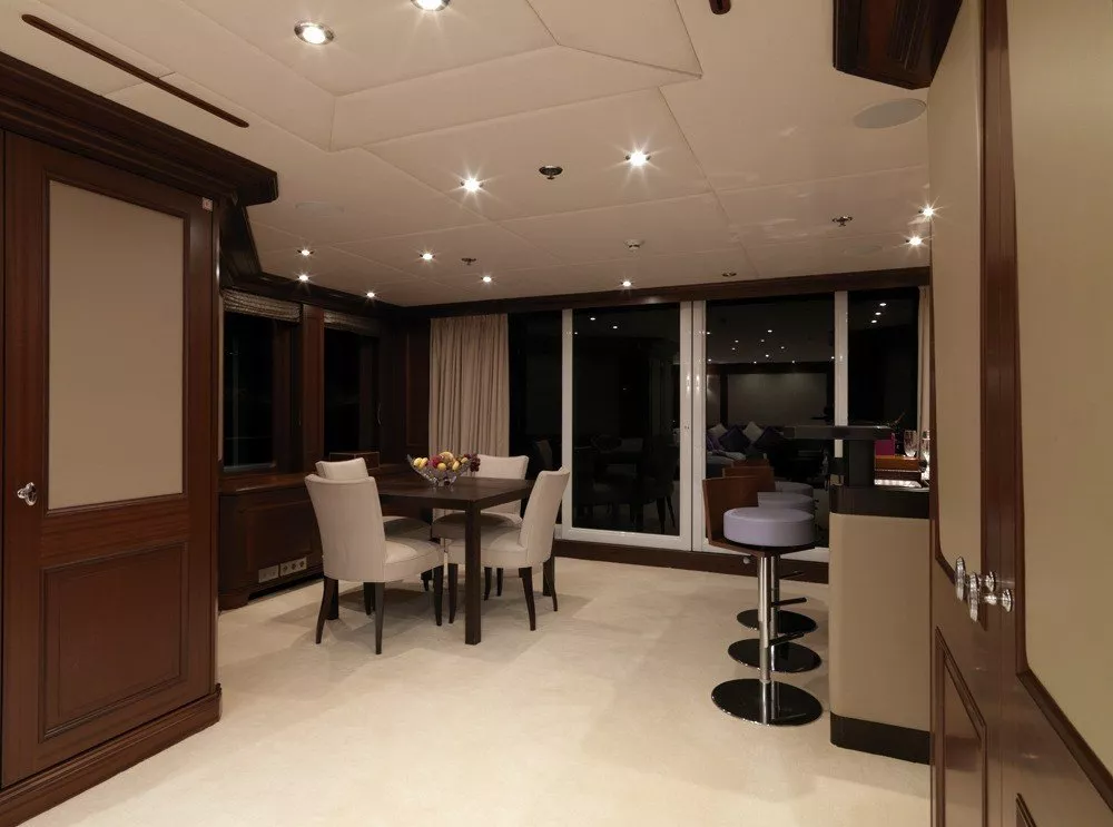 https://dev-api.arconyachts.com/storage/media/25706/conversions/605_3298923138-optimize.webp