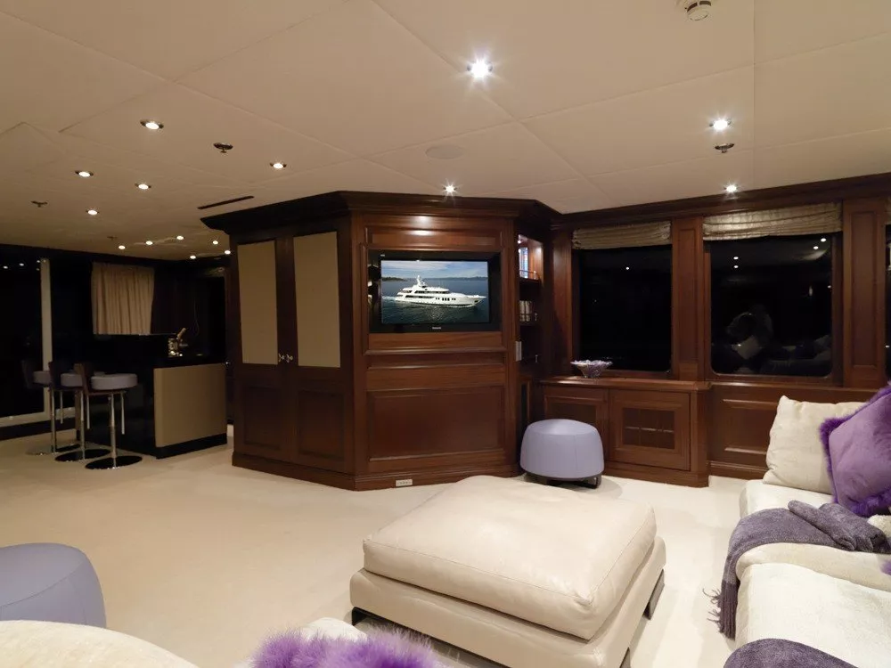 https://dev-api.arconyachts.com/storage/media/25707/conversions/605_5558718974-optimize.webp