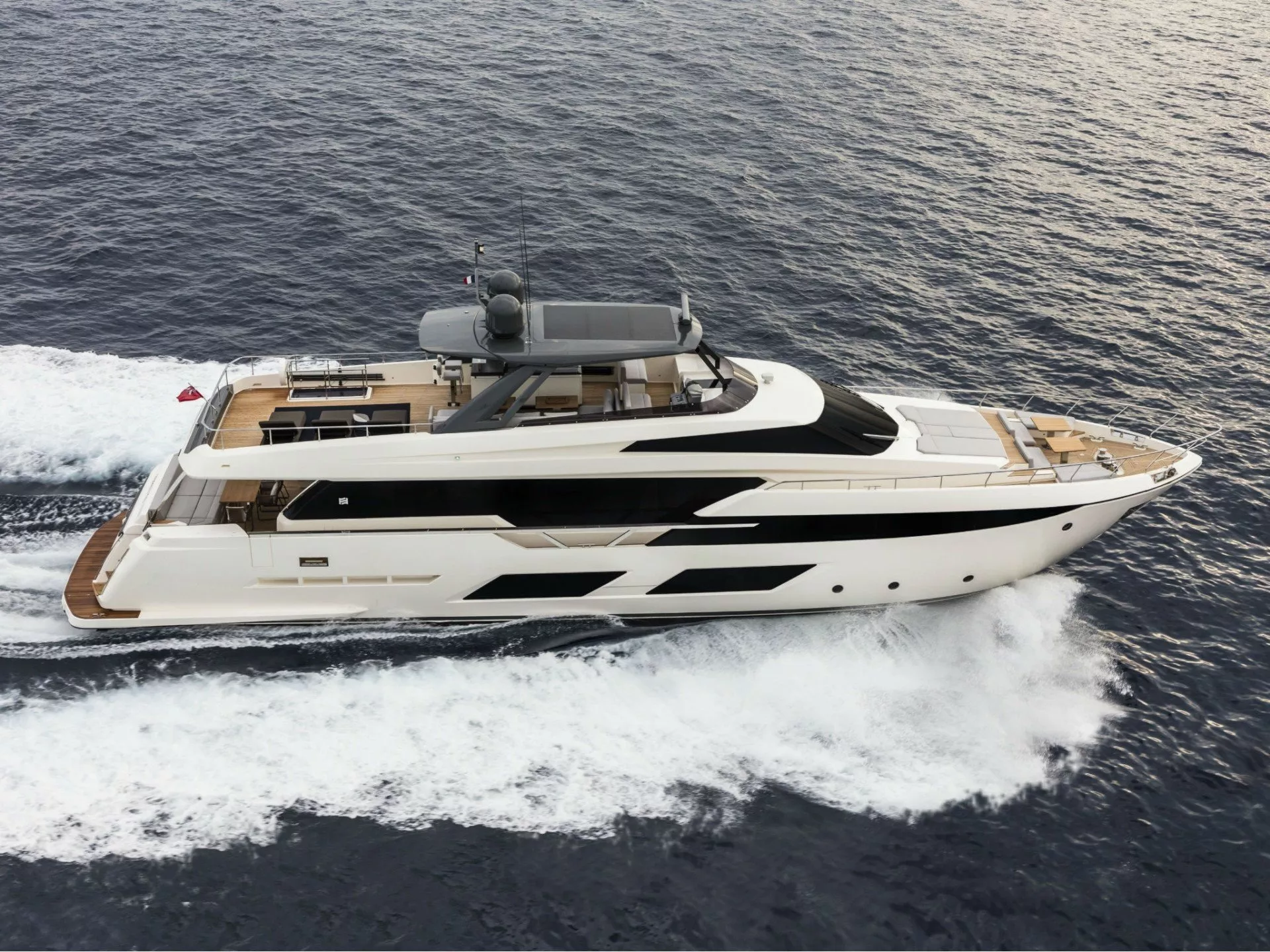 Ferretti 920