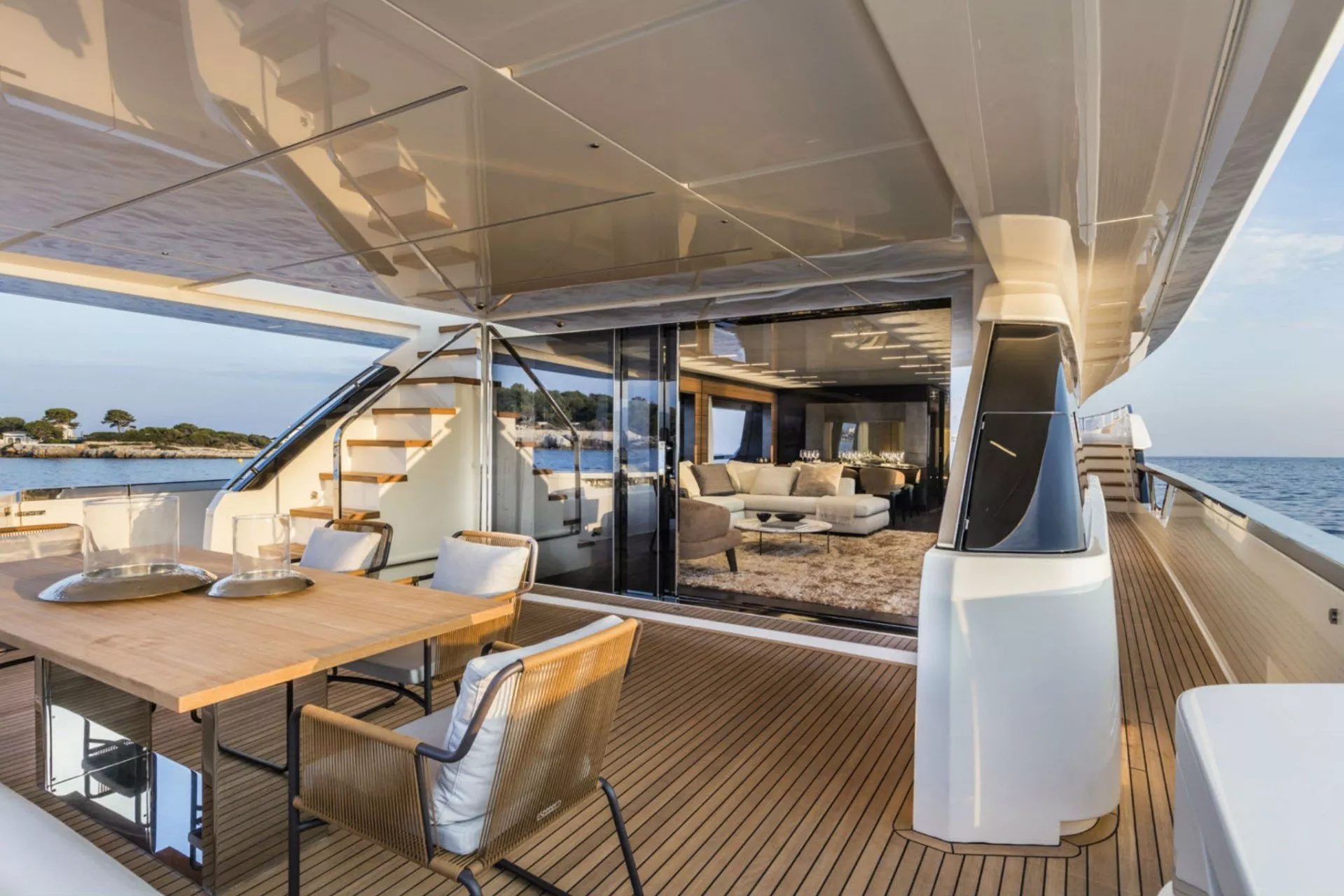 Ferretti 920