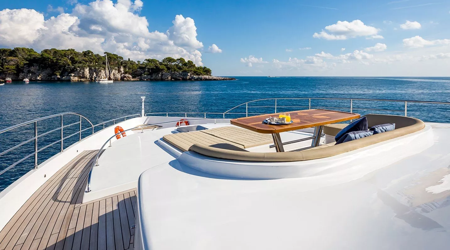 https://dev-api.arconyachts.com/storage/media/25868/conversions/593_6991700914-optimize.webp