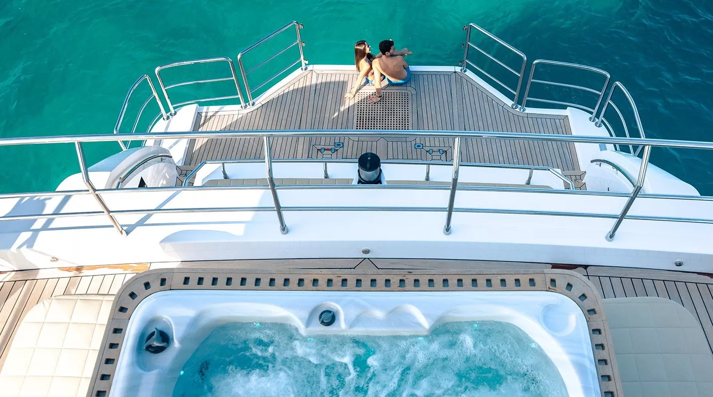 https://dev-api.arconyachts.com/storage/media/25871/conversions/593_7987005568-optimize.webp