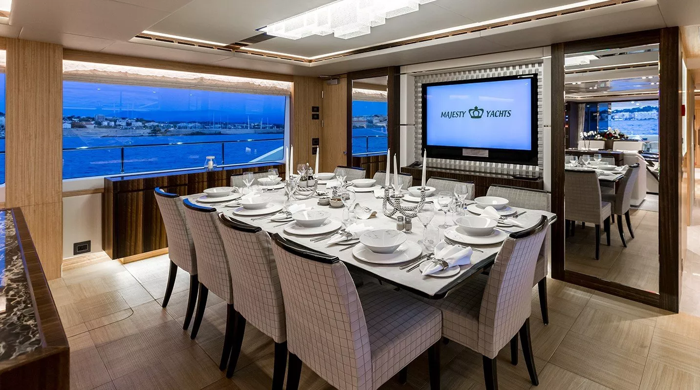 https://dev-api.arconyachts.com/storage/media/25877/conversions/593_6725358492-optimize.webp