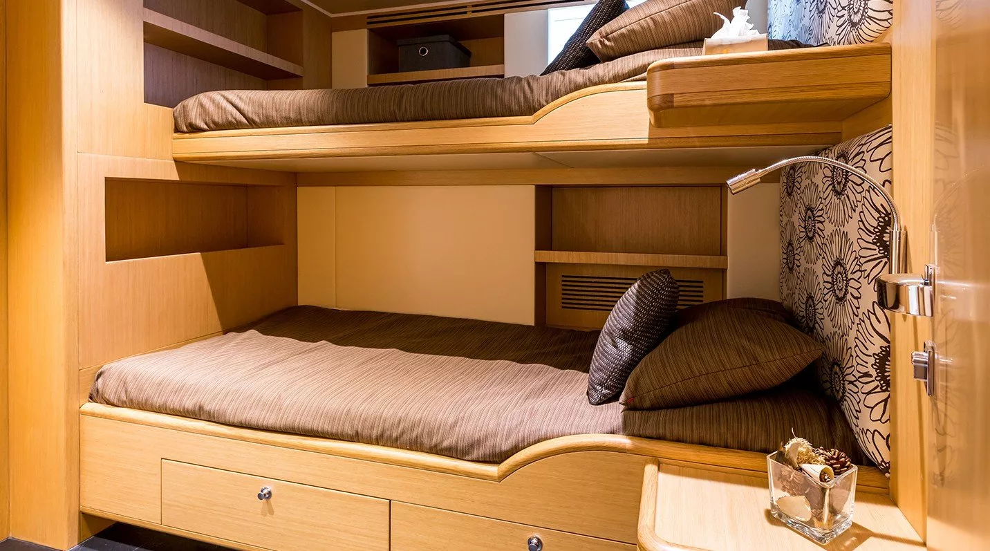 https://dev-api.arconyachts.com/storage/media/25878/conversions/593_0583331019-optimize.webp