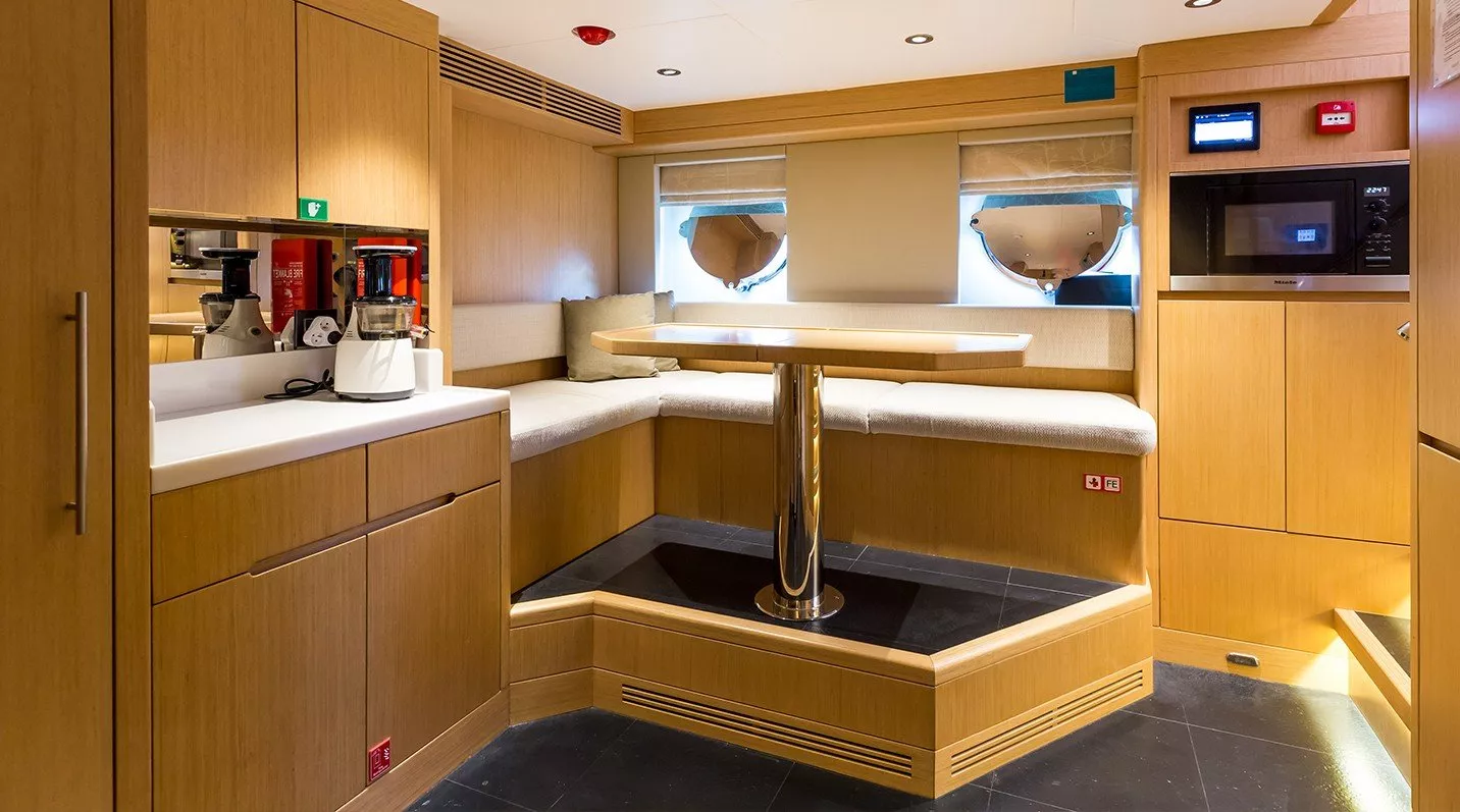 https://dev-api.arconyachts.com/storage/media/25879/conversions/593_3895667075-optimize.webp