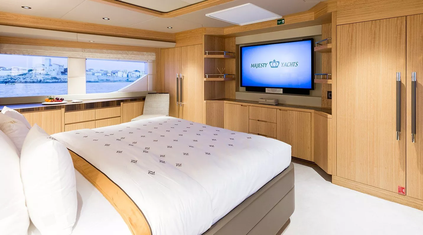 https://dev-api.arconyachts.com/storage/media/25882/conversions/593_9498338556-optimize.webp
