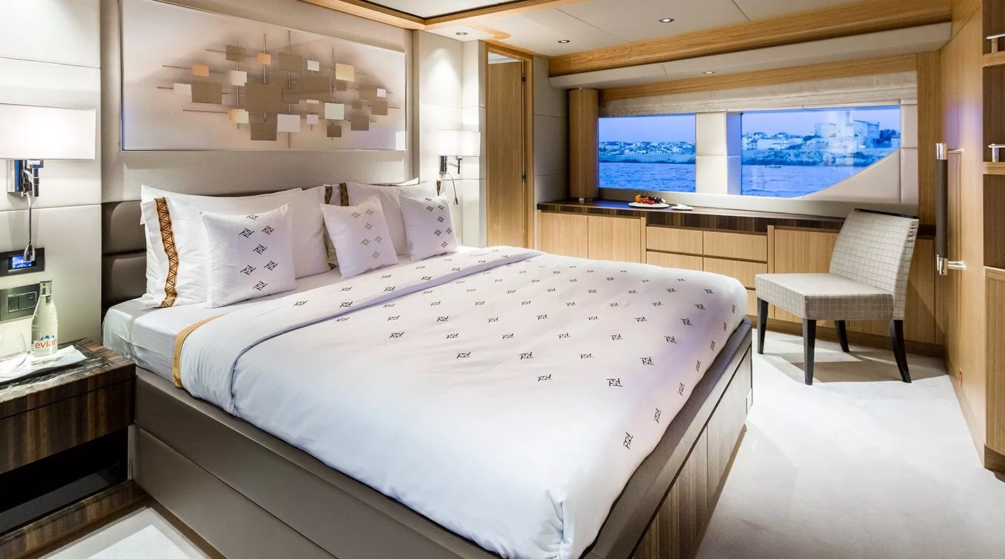 https://dev-api.arconyachts.com/storage/media/25883/conversions/593_0124297383-optimize.webp