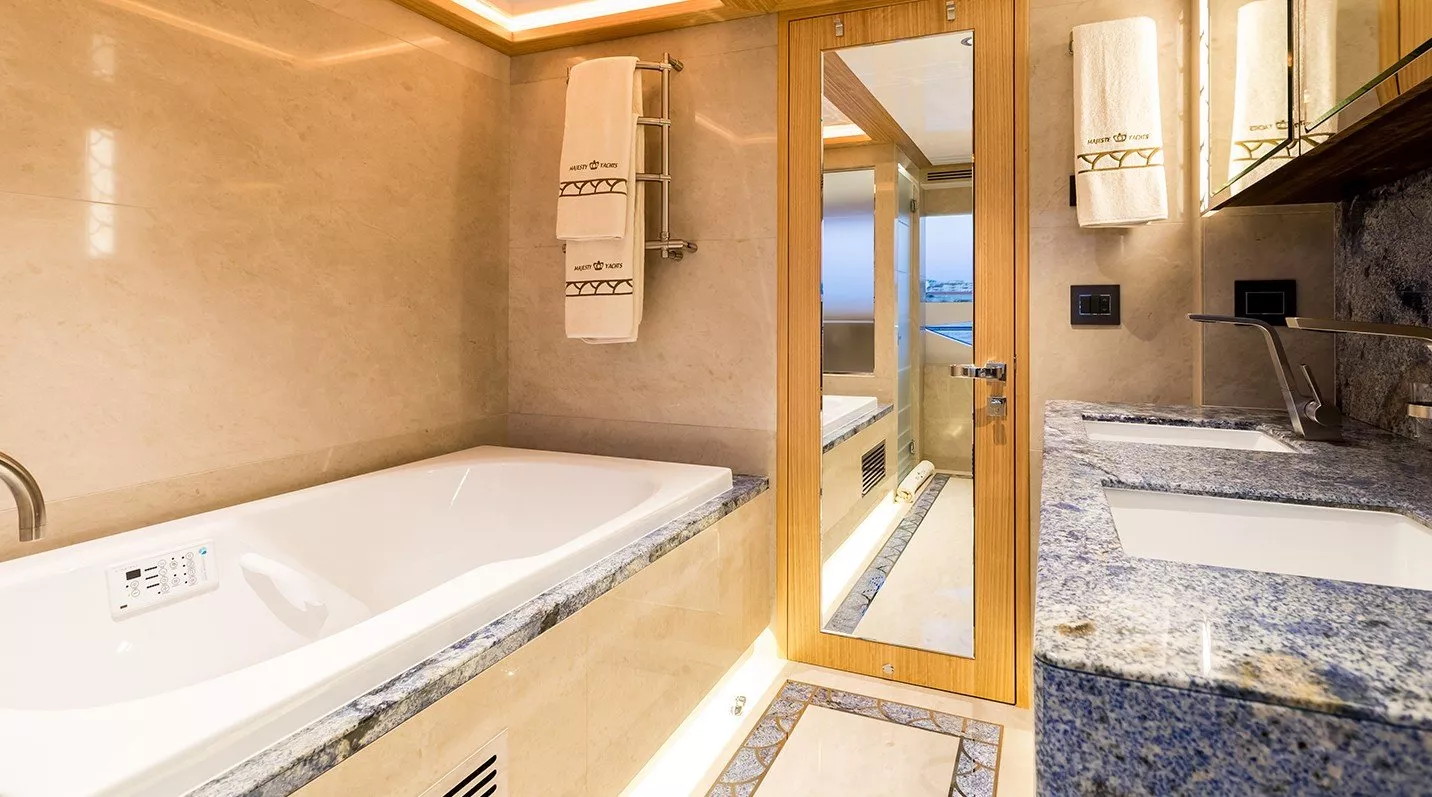 https://dev-api.arconyachts.com/storage/media/25887/conversions/593_2516775038-optimize.webp