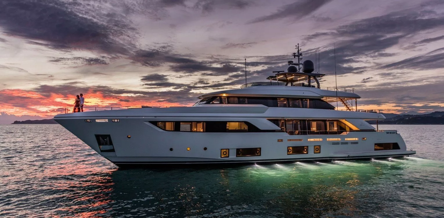 https://dev-api.arconyachts.com/storage/media/25898/conversions/587_4708812510-optimize.webp