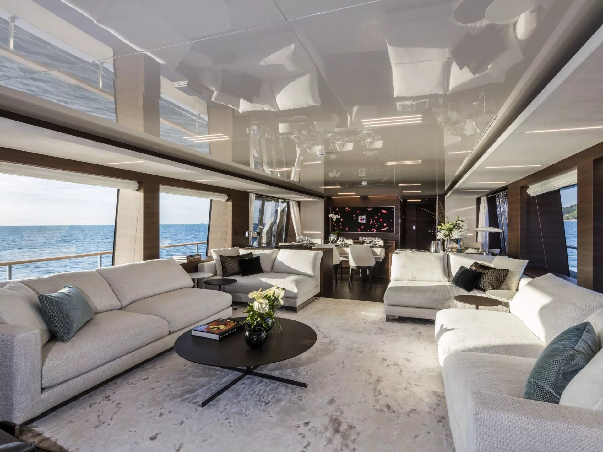 https://dev-api.arconyachts.com/storage/media/25900/conversions/587_2067582223-optimize.webp