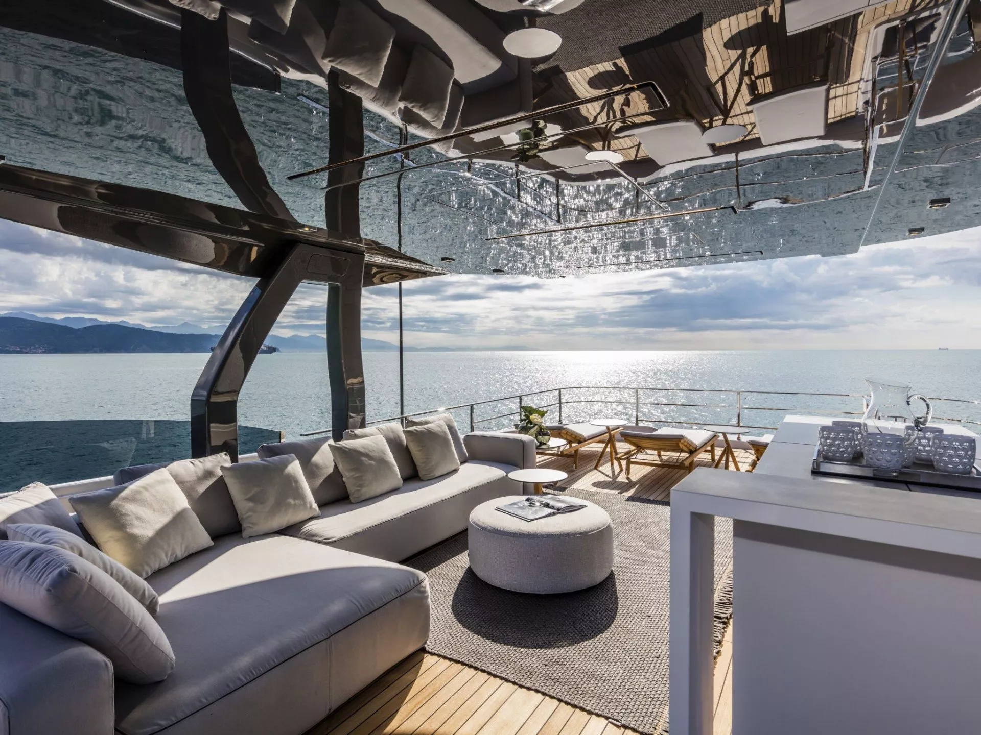 https://dev-api.arconyachts.com/storage/media/25905/conversions/587_4159178423-optimize.webp