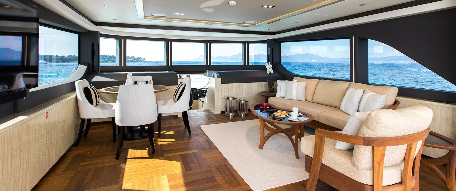 https://dev-api.arconyachts.com/storage/media/25914/conversions/592_2745729776-optimize.webp