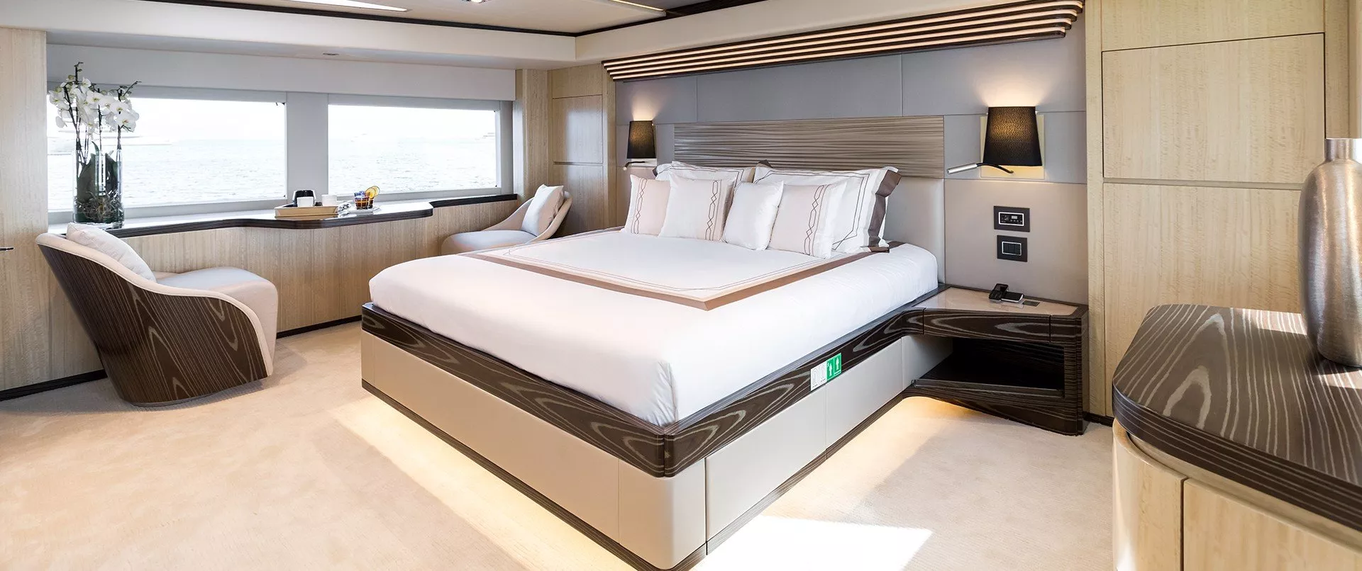 https://dev-api.arconyachts.com/storage/media/25915/conversions/592_5210240013-optimize.webp