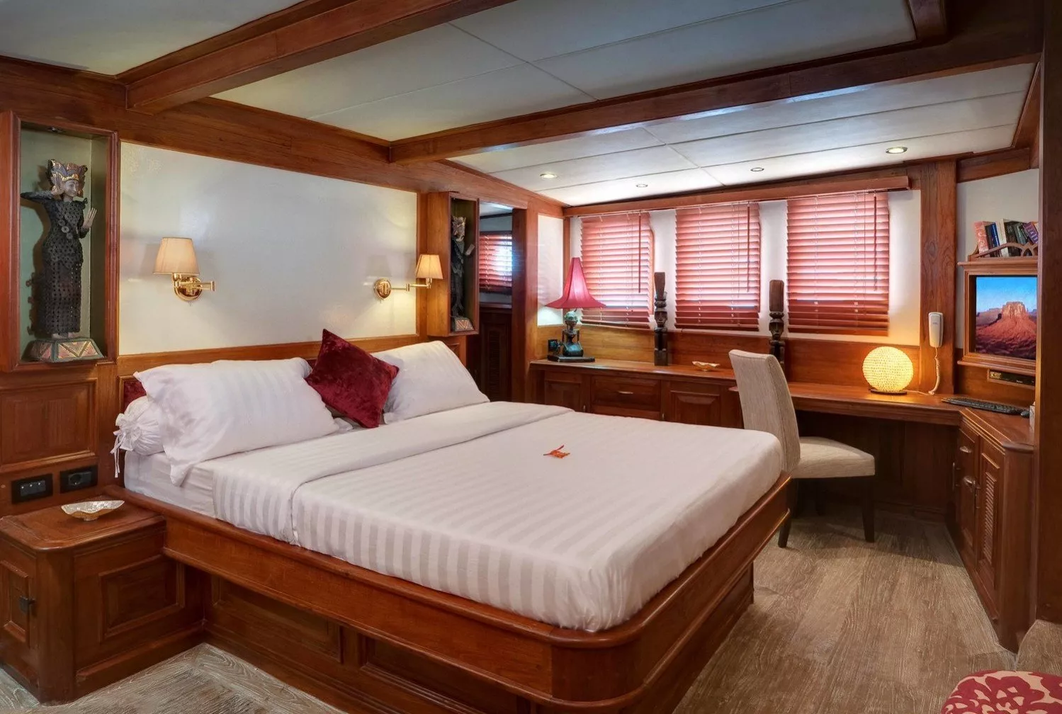 https://dev-api.arconyachts.com/storage/media/26135/conversions/426_4709144576-optimize.webp