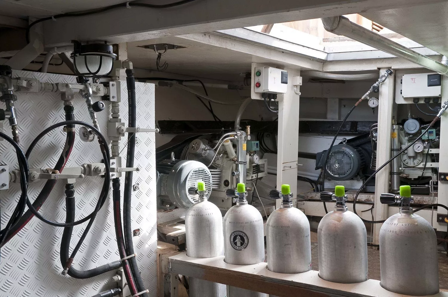 https://dev-api.arconyachts.com/storage/media/26142/conversions/426_6503875733-optimize.webp