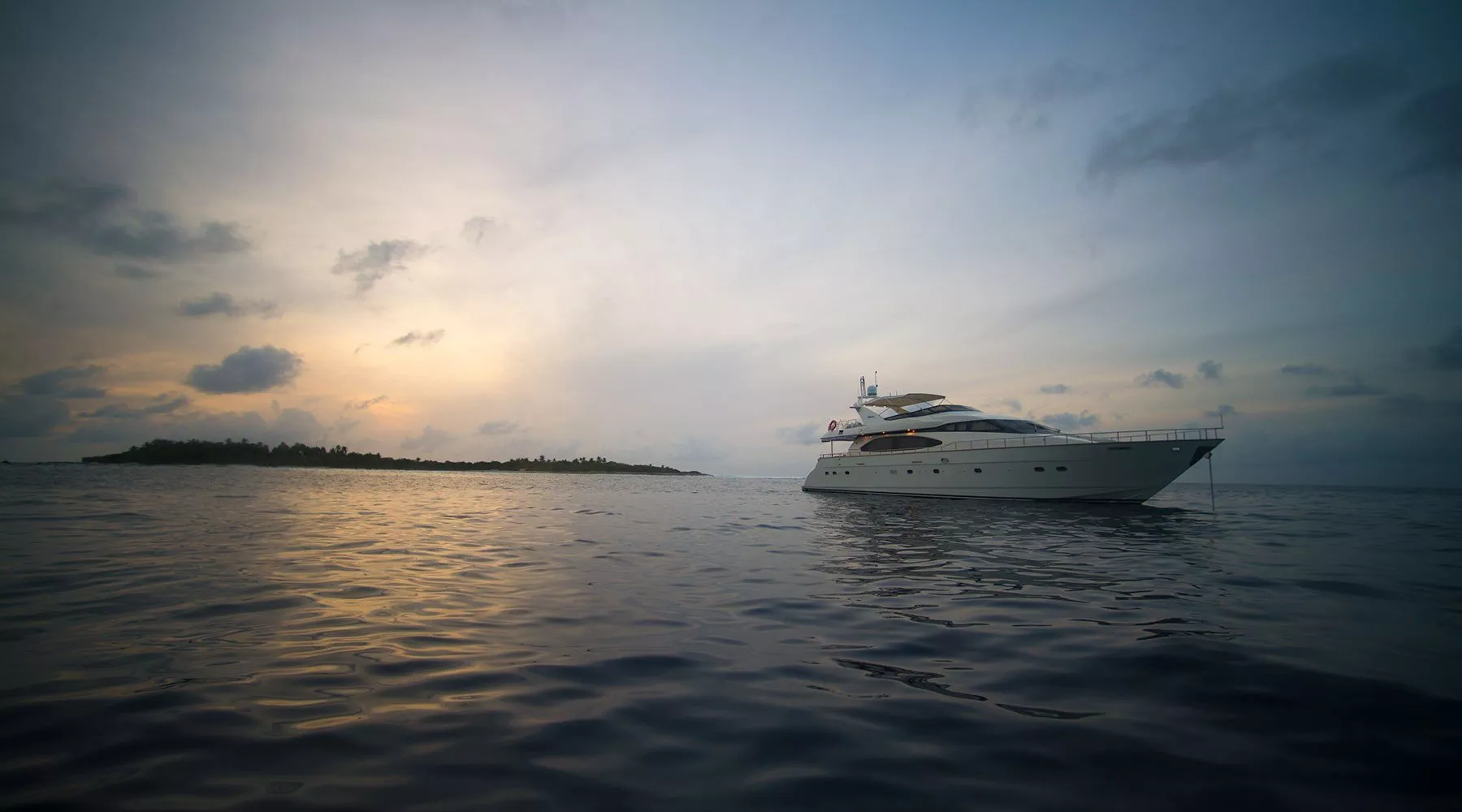 https://dev-api.arconyachts.com/storage/media/26226/conversions/576_6383251285-optimize.webp