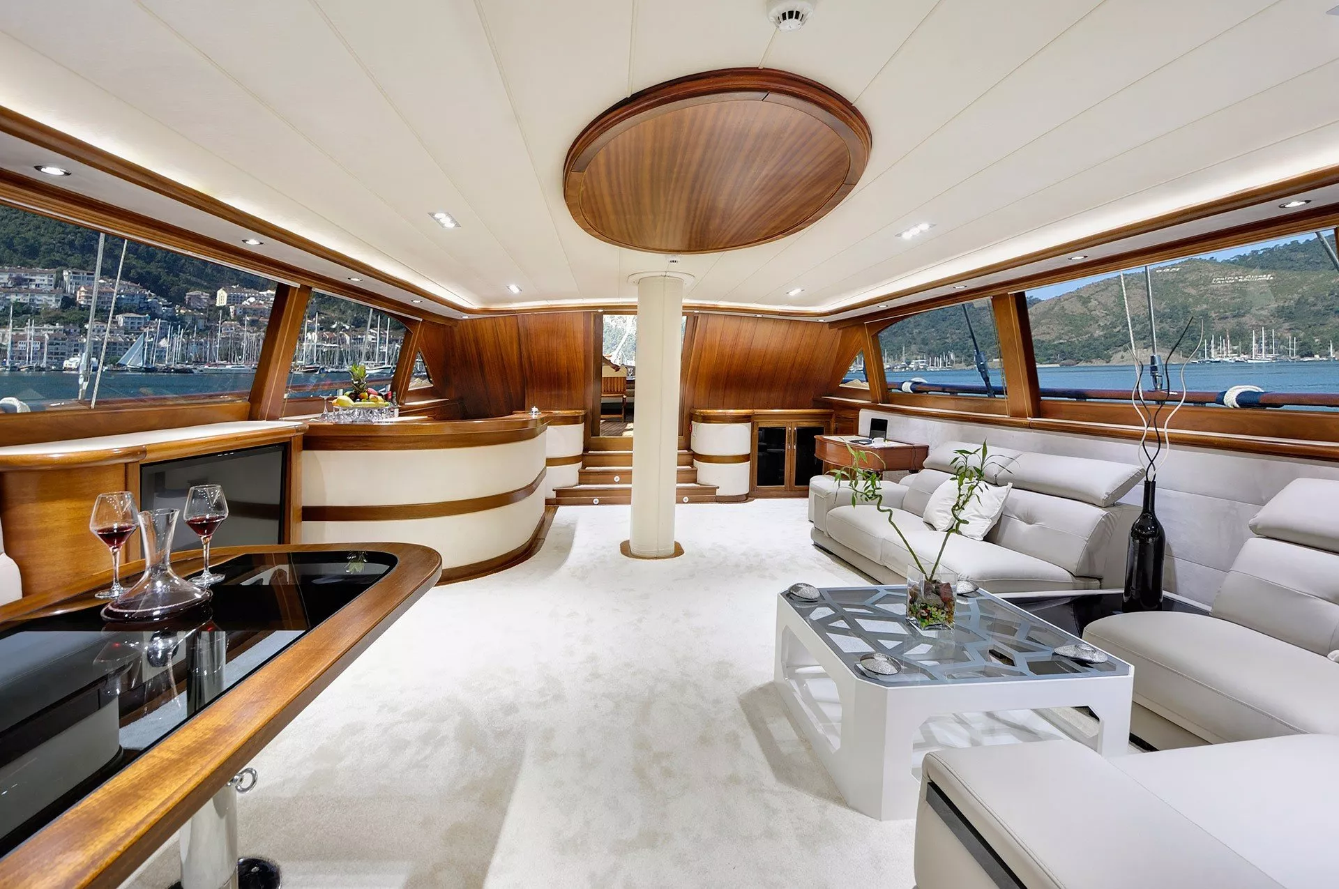 https://dev-api.arconyachts.com/storage/media/26232/conversions/575_8771708053-optimize.webp