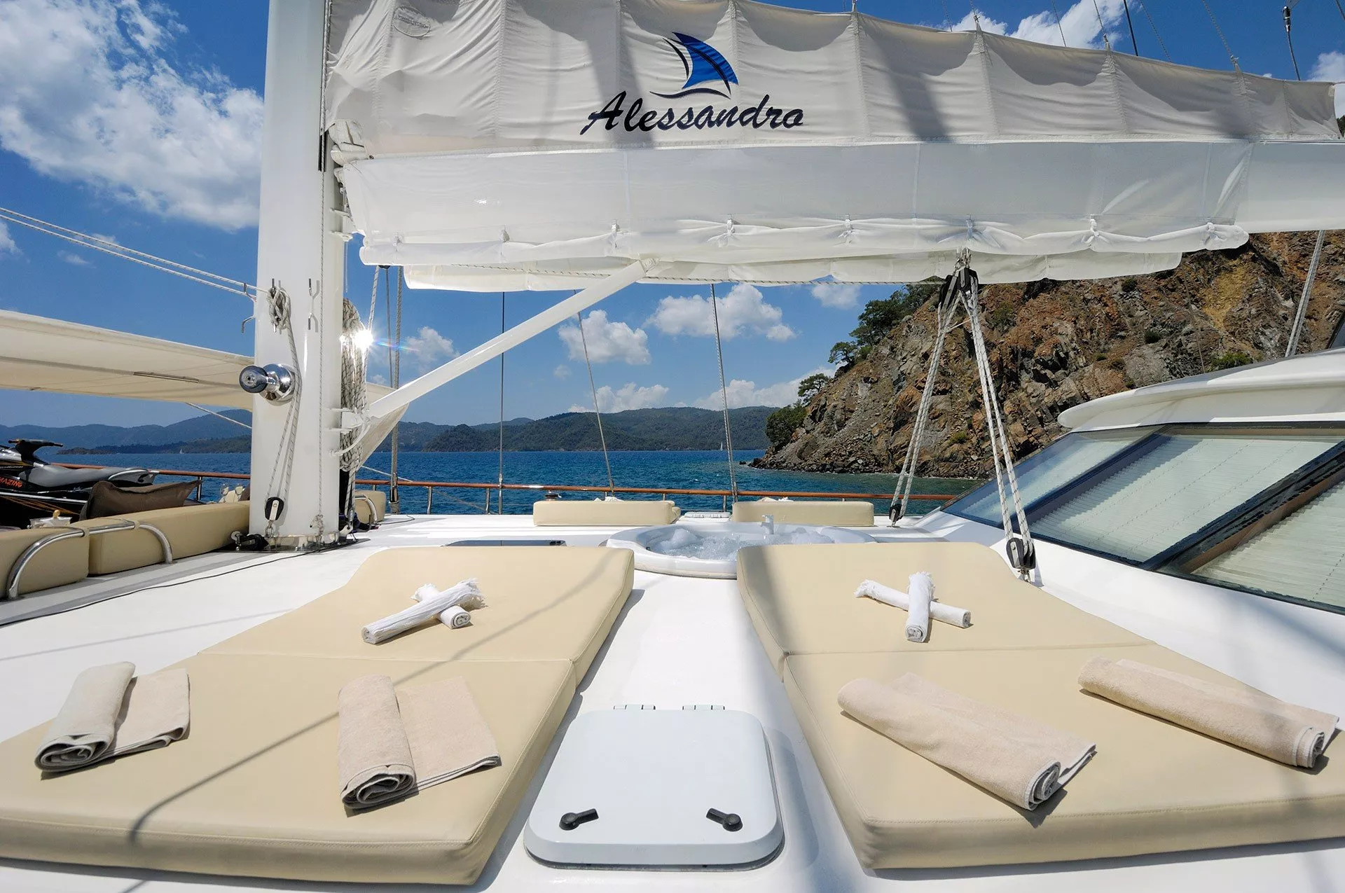 https://dev-api.arconyachts.com/storage/media/26234/conversions/575_5122881939-optimize.webp
