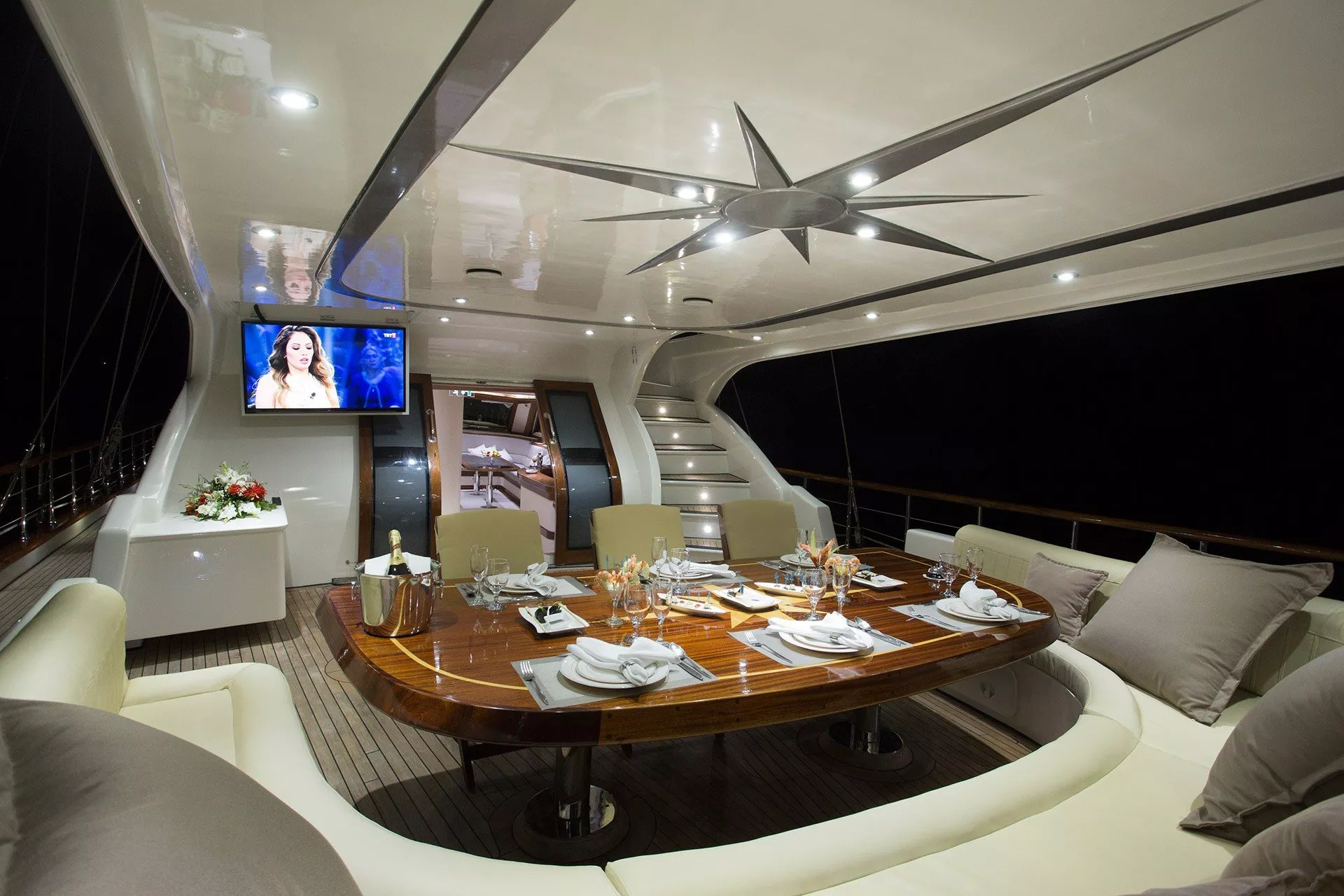 https://dev-api.arconyachts.com/storage/media/26235/conversions/575_6590453829-optimize.webp
