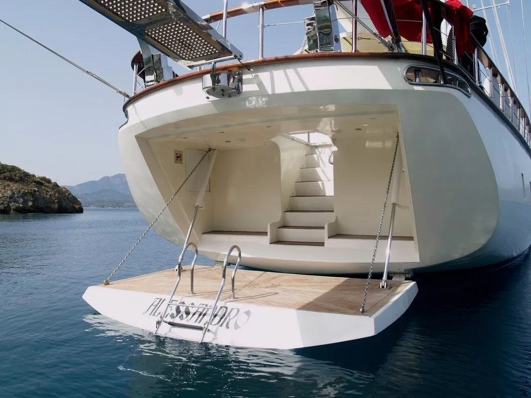 https://dev-api.arconyachts.com/storage/media/26245/conversions/575_6520234731-optimize.webp