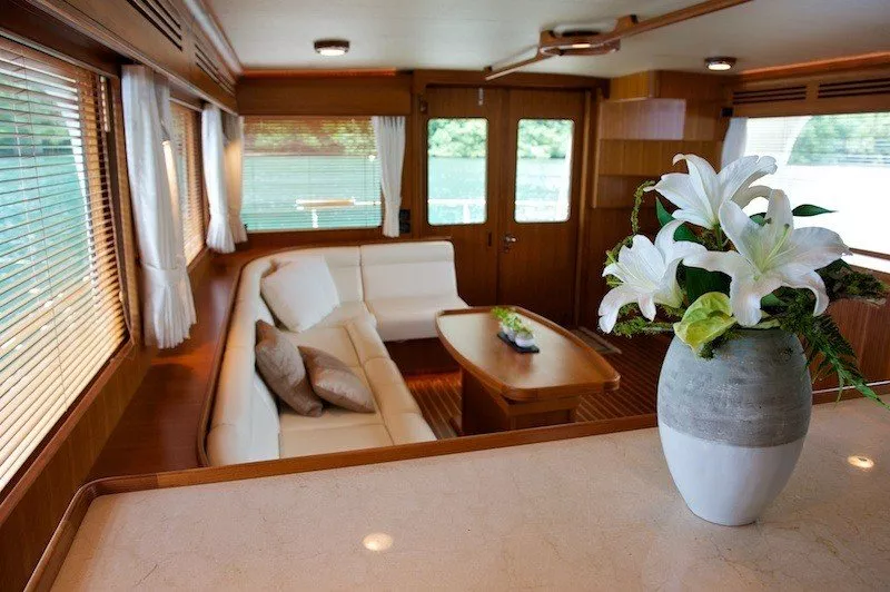 https://dev-api.arconyachts.com/storage/media/26273/conversions/574_3533513080-optimize.webp