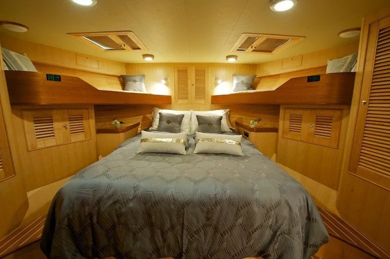 https://dev-api.arconyachts.com/storage/media/26277/conversions/574_8981364428-optimize.webp